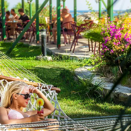 Club Aqua Plaza Отель