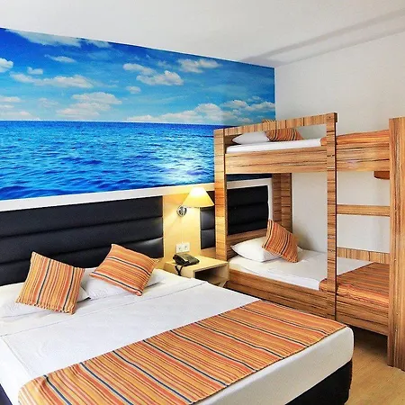 Club Aqua Plaza Hotel 4*