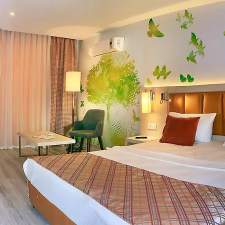 Hotel Club Aqua Plaza 4*
