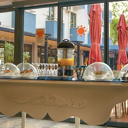 Club Aqua Plaza