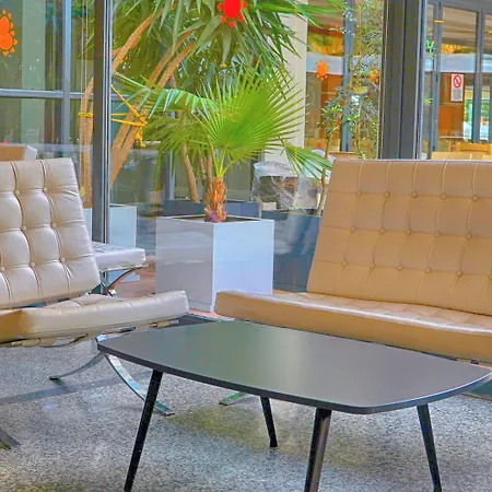 Club Aqua Plaza 호텔