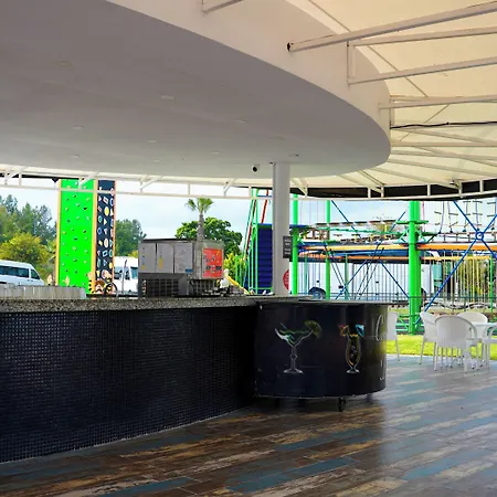 Club Aqua Plaza Hotell 4*