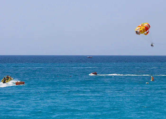 Club Aqua Plaza 호텔