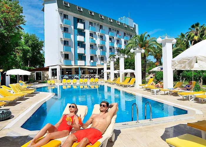 Club Aqua Plaza Hotel 4*