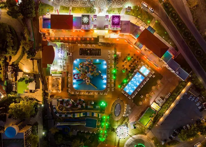 호텔 Club Aqua Plaza 4*