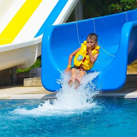 Club Aqua Plaza 4* אלאניה