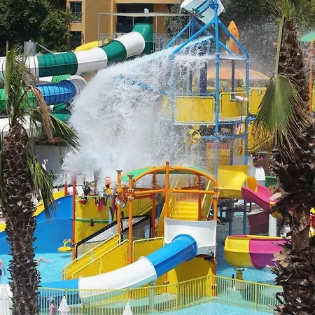 Club Aqua Plaza מלון