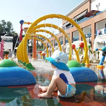 Club Aqua Plaza מלון אלאניה