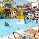 Club Aqua Plaza Hotel 4*